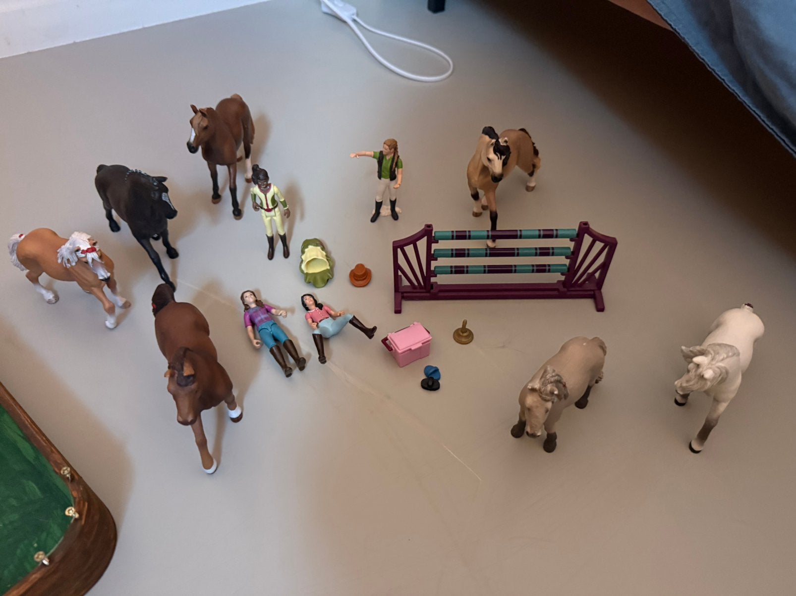 Schleich paarden met toebehoren en eigengemaakte rijbak, Ophalen of Verzenden, Zo goed als nieuw