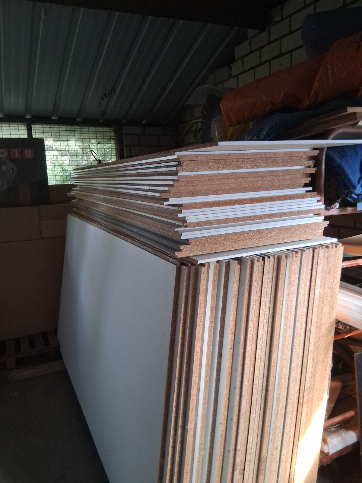 GRATIS Spaanderplaat afm. 250 x 60 cm GRATIS., Ophalen, Plinten
