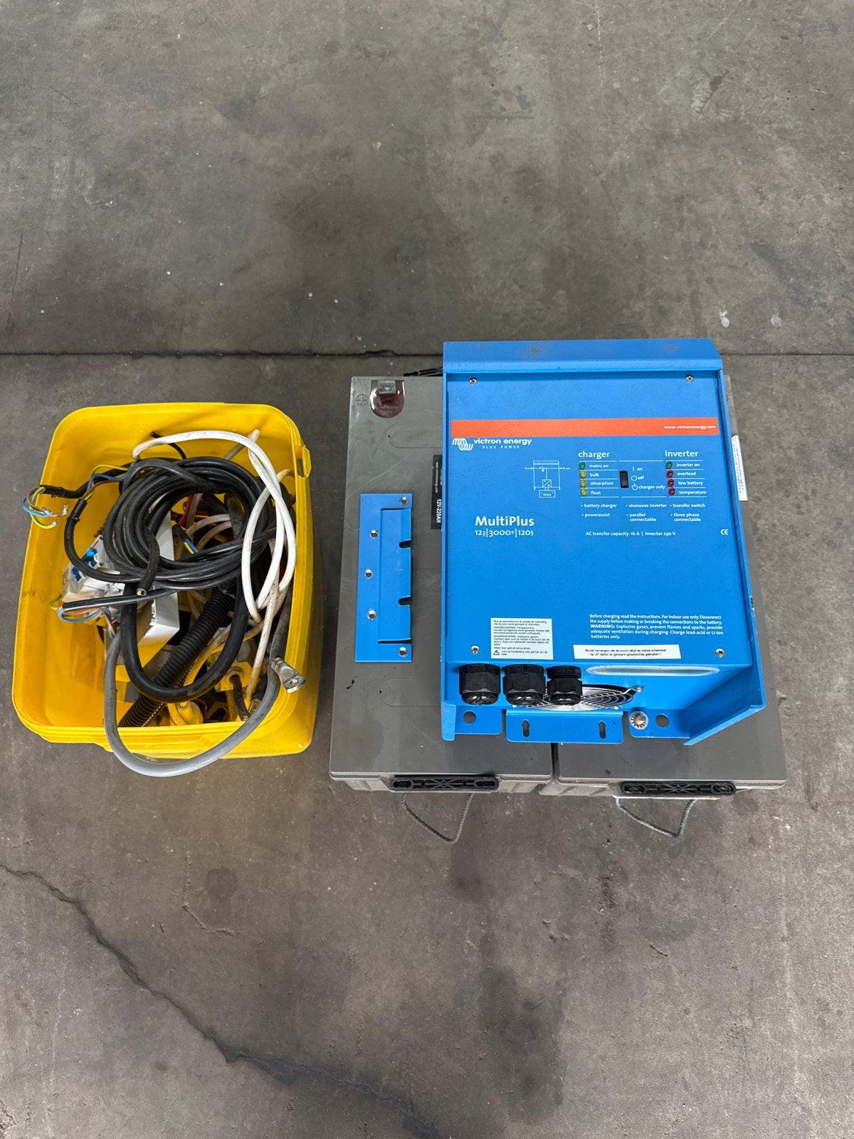 Victron Energy MultiPlus 12|3000|120 met AGM accu's, Ophalen of Verzenden, Gebruikt, Compleet systeem, 200 wattpiek of meer