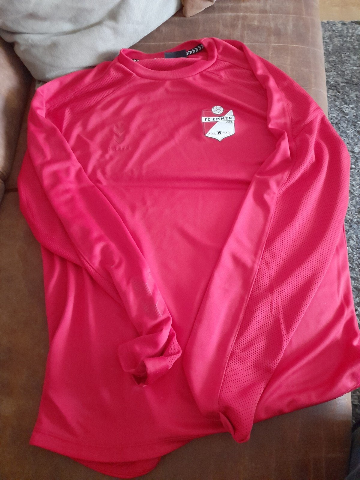 FC Emmen voetbalshirt Hummel rood lange mouwen, Overige maten, Ophalen of Verzenden, Voetbal, Gedragen