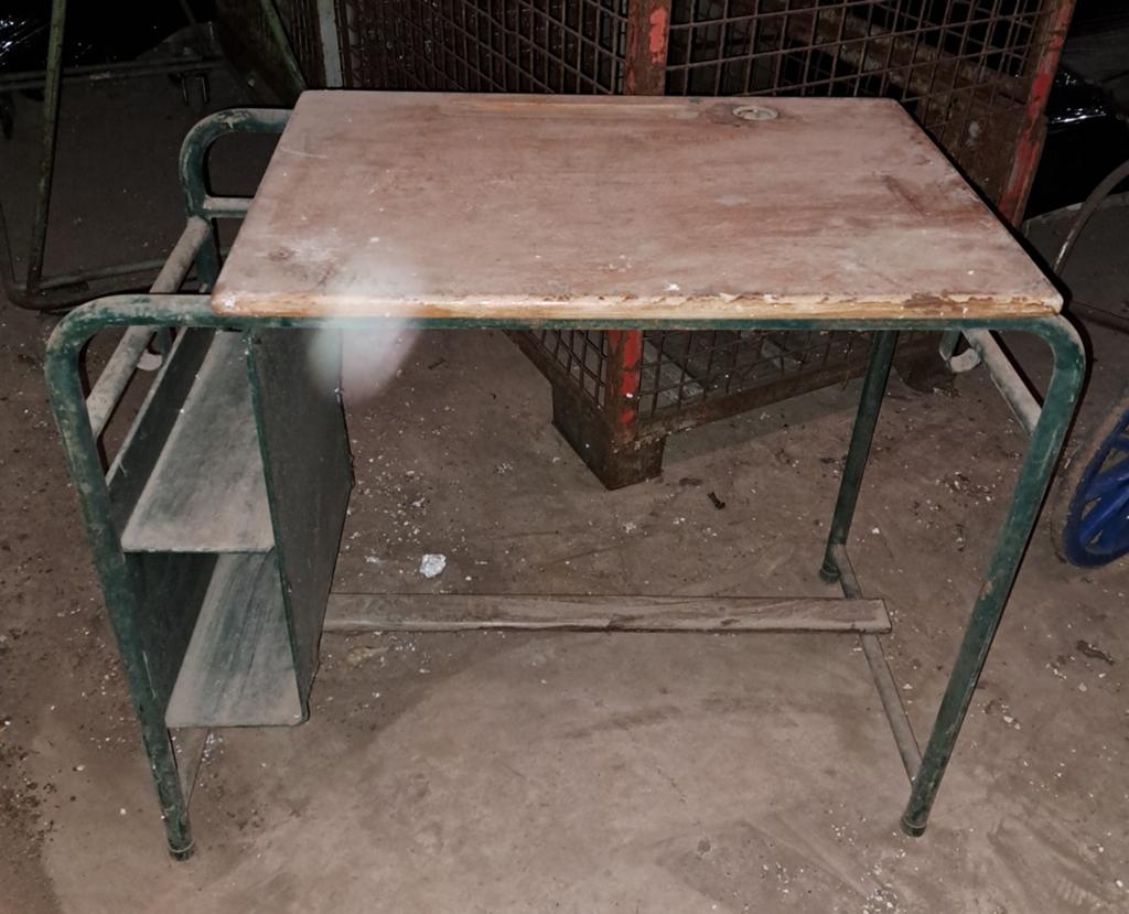 Tafel tafeltje lessenaar schooltafeltje vintage, Ophalen