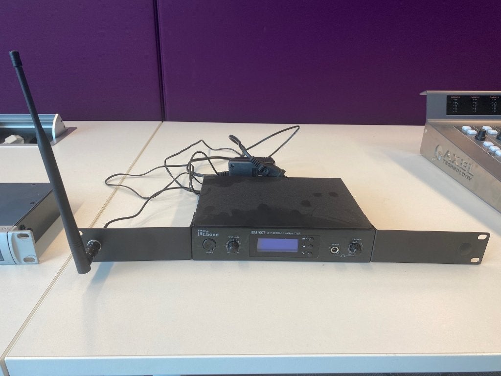 UHF wireless in-ear systeem, Ophalen of Verzenden, Zo goed als nieuw, Studiomicrofoon, Draadloos