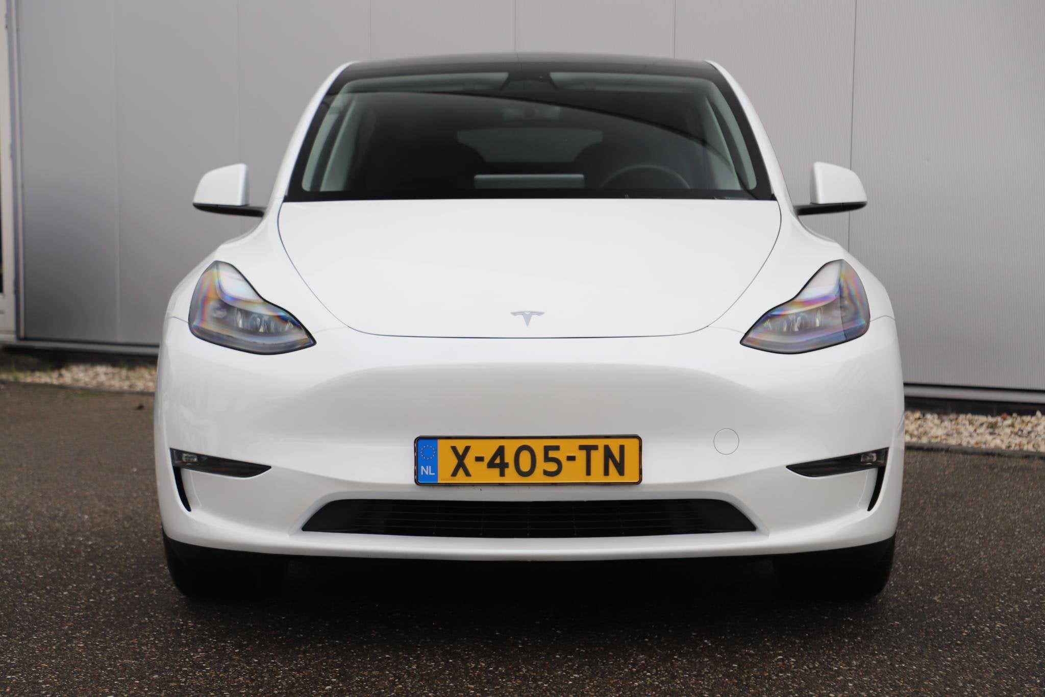 Foto 2 van Tesla Model Y Long Range AWD 75 kWh Afneembare Trekhaak Pano