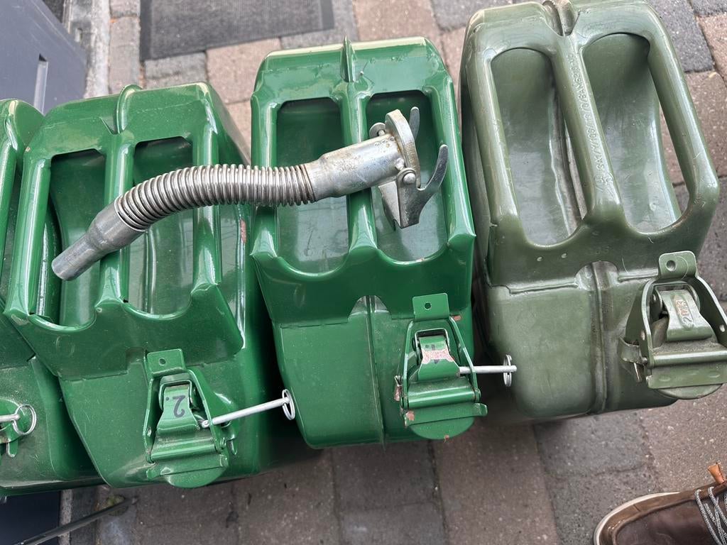Jerrycan 20 liter, Ophalen