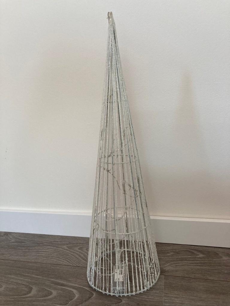 Kerst pyramide Wit met verlichting, Diversen, Kerst, Ophalen of Verzenden, Gebruikt