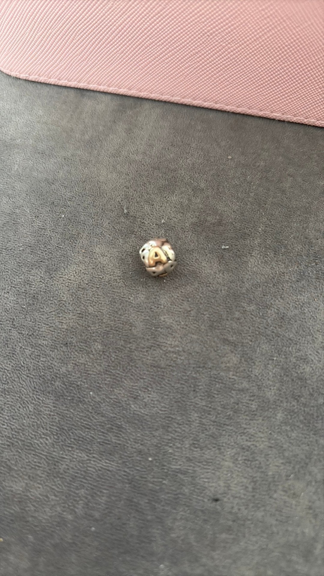 Pandora two tone bedel A, Ophalen of Verzenden, Zo goed als nieuw, Goud, Pandora