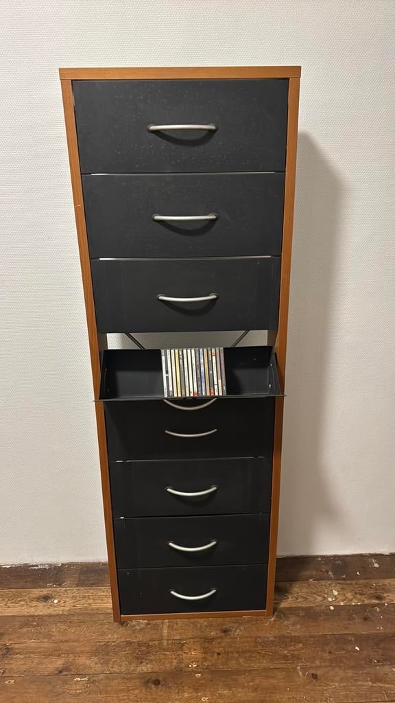 Hoge CD ladekast met 8 laden, zwart met houten frame, Huis en Inrichting, Kasten | Ladekasten, Ophalen, Minder dan 50 cm, Gebruikt