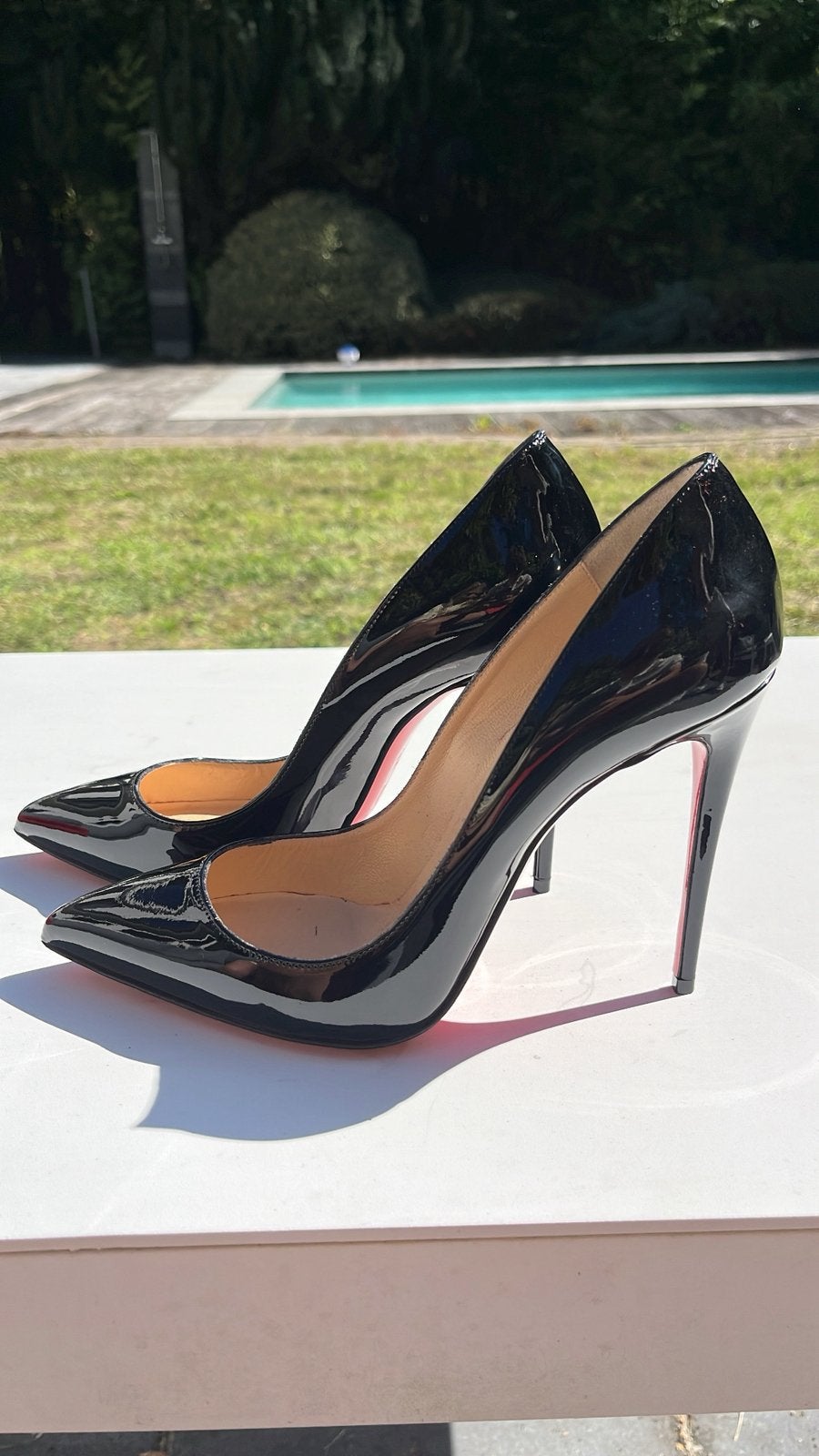 Originele Christian Louboutin pumps in zwart lakleer, m 38,5, Ophalen, Zo goed als nieuw, Zwart