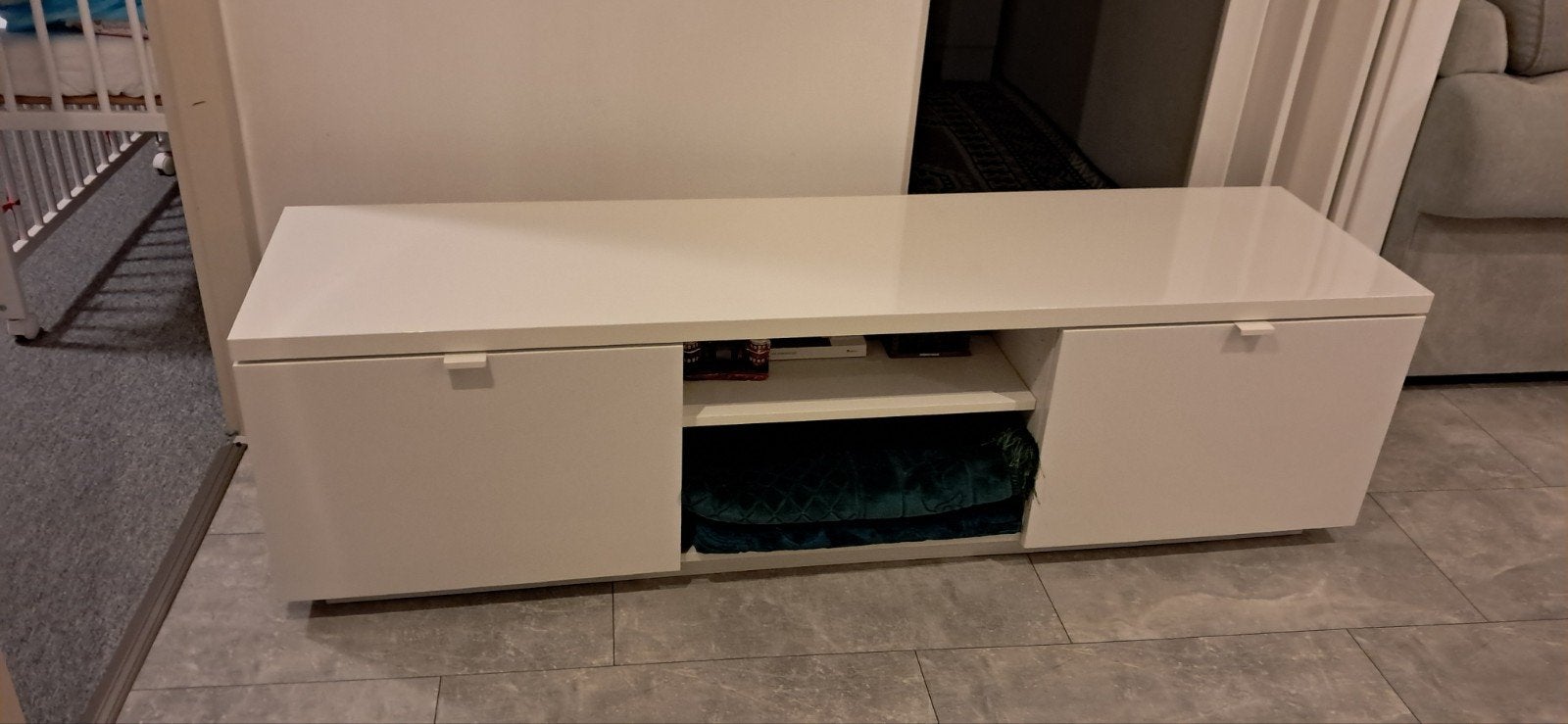 Strak wit tv-meubel met opbergruimte, Ophalen, Overige materialen, Gebruikt, 150 tot 200 cm