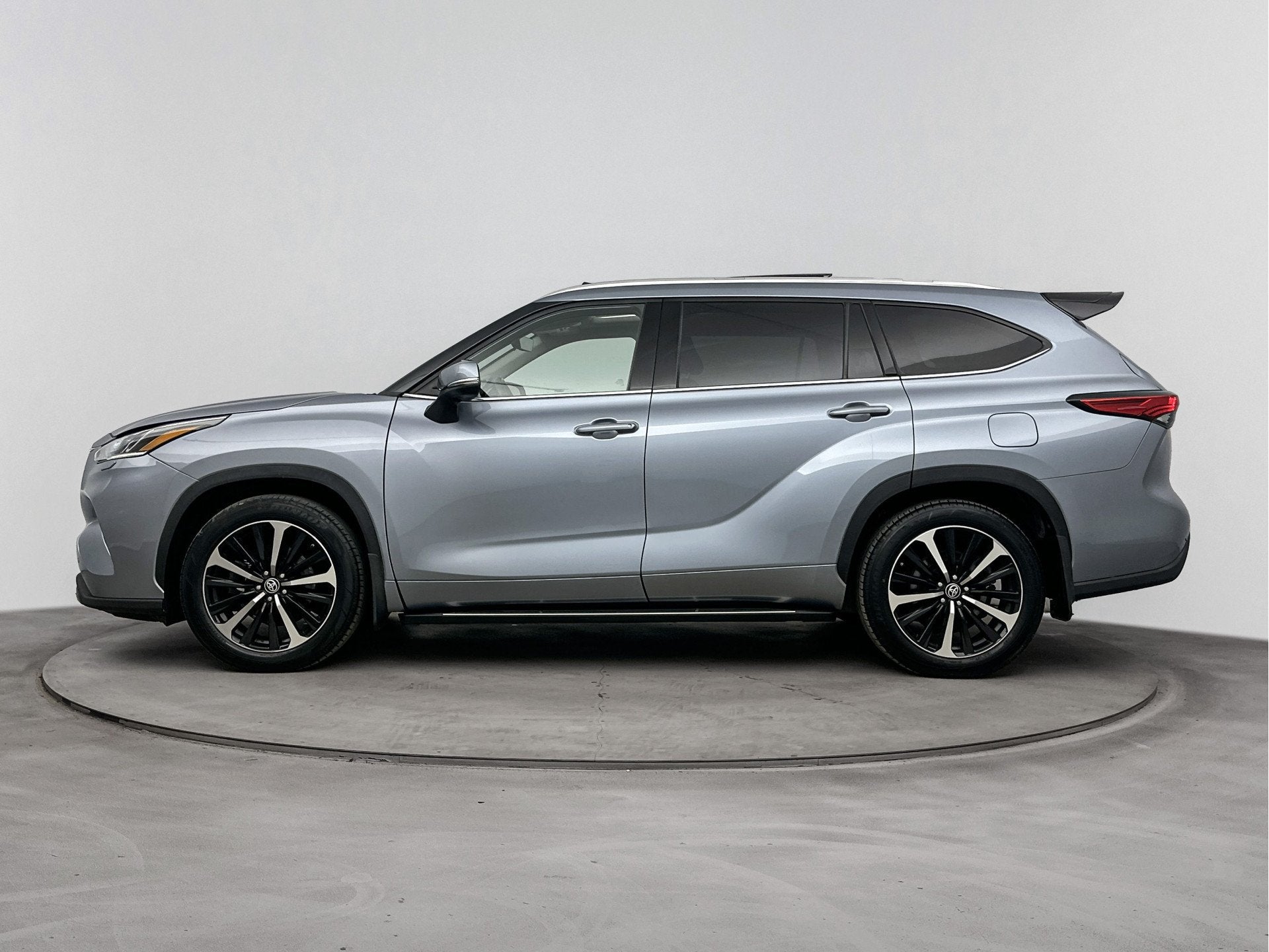 Toyota highlander 2.5 AWD Hybrid Premium | Trekhaak | Lichtm, Auto's, Automaat, 12 maanden, Gebruikt, Zwart