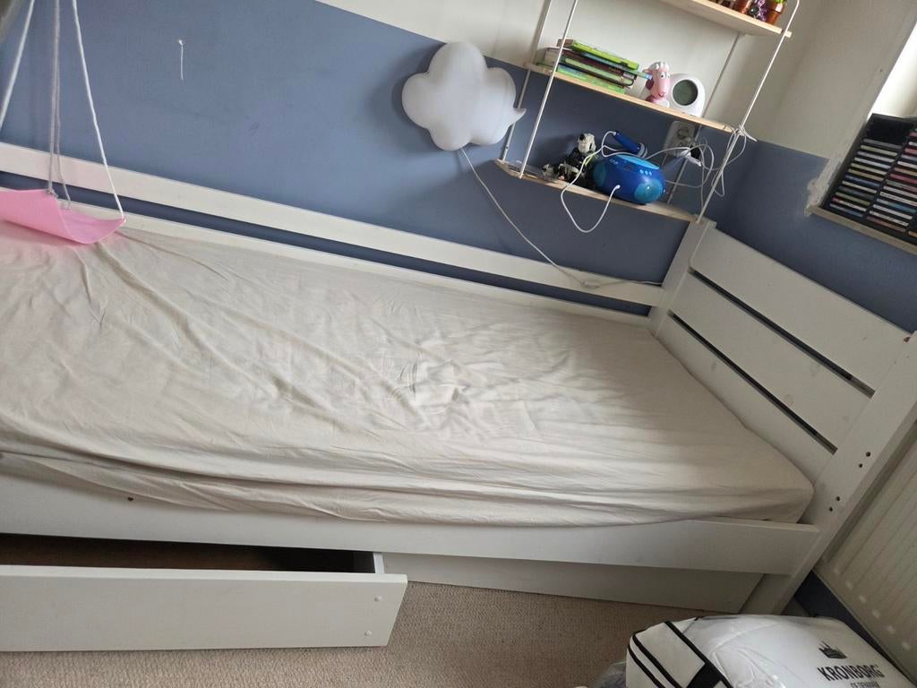Eenpersoons houten bed met 2 lades en bedhekje, Ophalen, 85 tot 100 cm, Gebruikt, Matras
