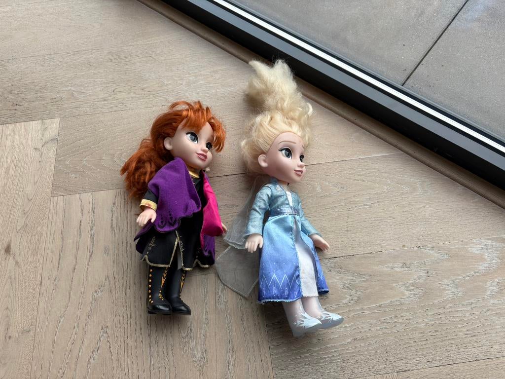 Disney Frozen Elsa en Anna poppen 40cm lang, Ophalen of Verzenden, Zo goed als nieuw, Overige typen