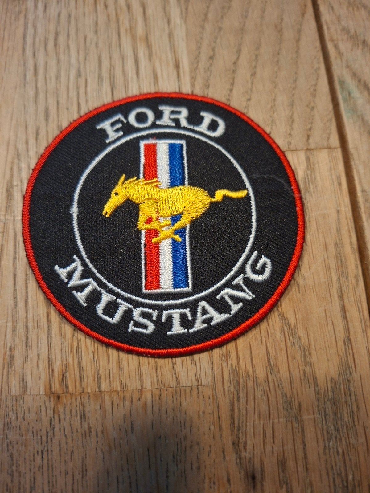 Ford mustang stoffen strijkemblemen, Ophalen of Verzenden, Auto's