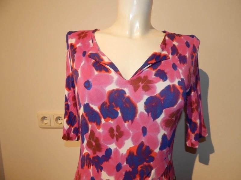Marccain bloemen jurk mooie kleuren v hals mt N3/M, Kleding | Dames, Maat 38/40 (M), Zo goed als nieuw, Marccain, Onder de knie