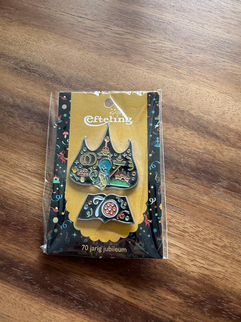 Efteling jubileum pin 70 jaar Efteling op kaartje, Ophalen of Verzenden, Nieuw, Button of Speldje