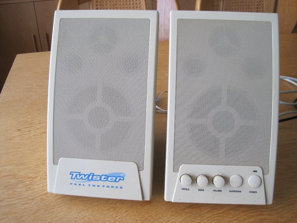 pc speakers 2 weg systeem, Ophalen of Verzenden, Gebruikt, Overige typen, Twister