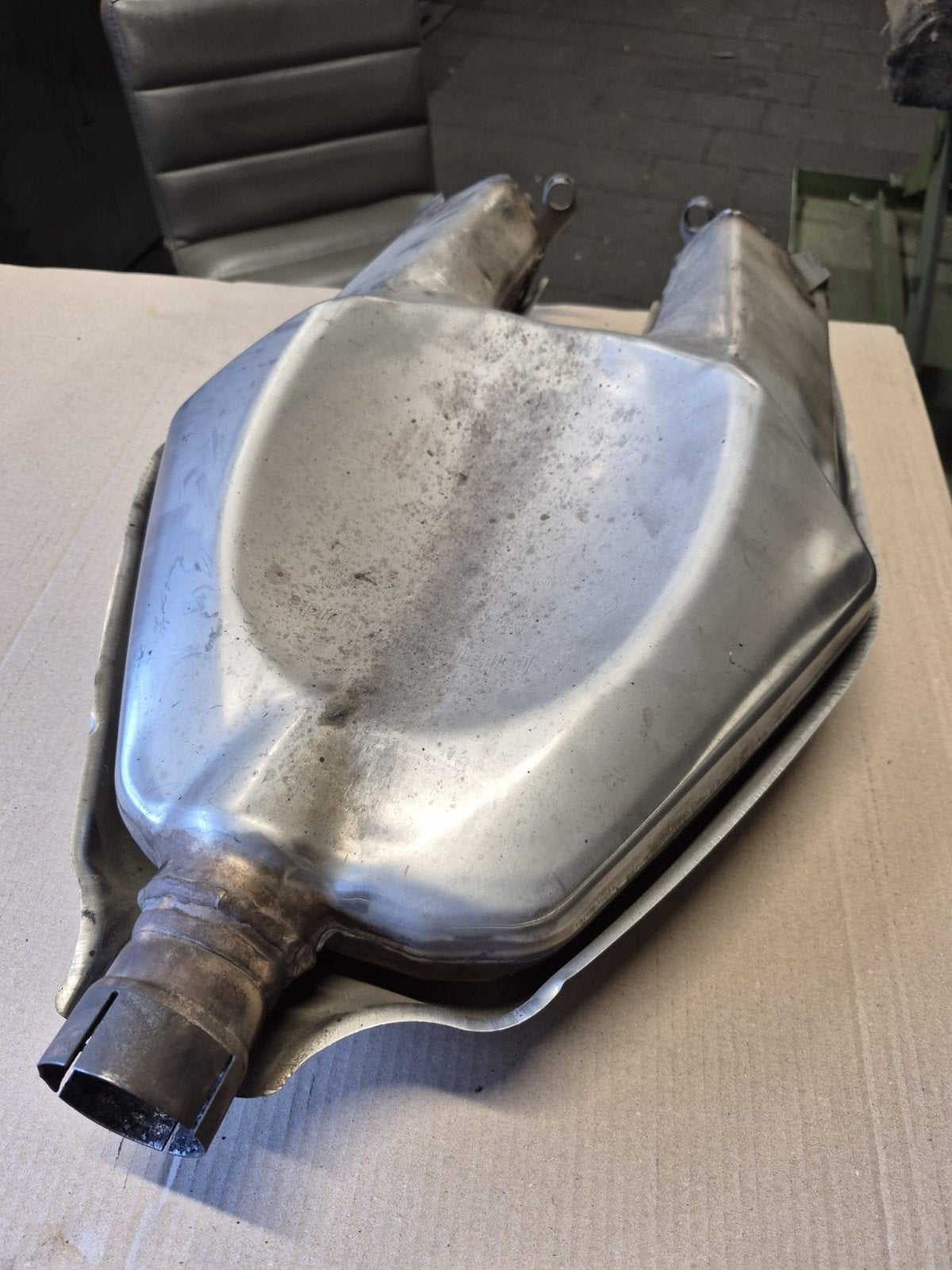 Originele uitlaat Aprilia Dorsoduro 750, Motoren, Onderdelen | Overige, Ophalen of Verzenden, Gebruikt