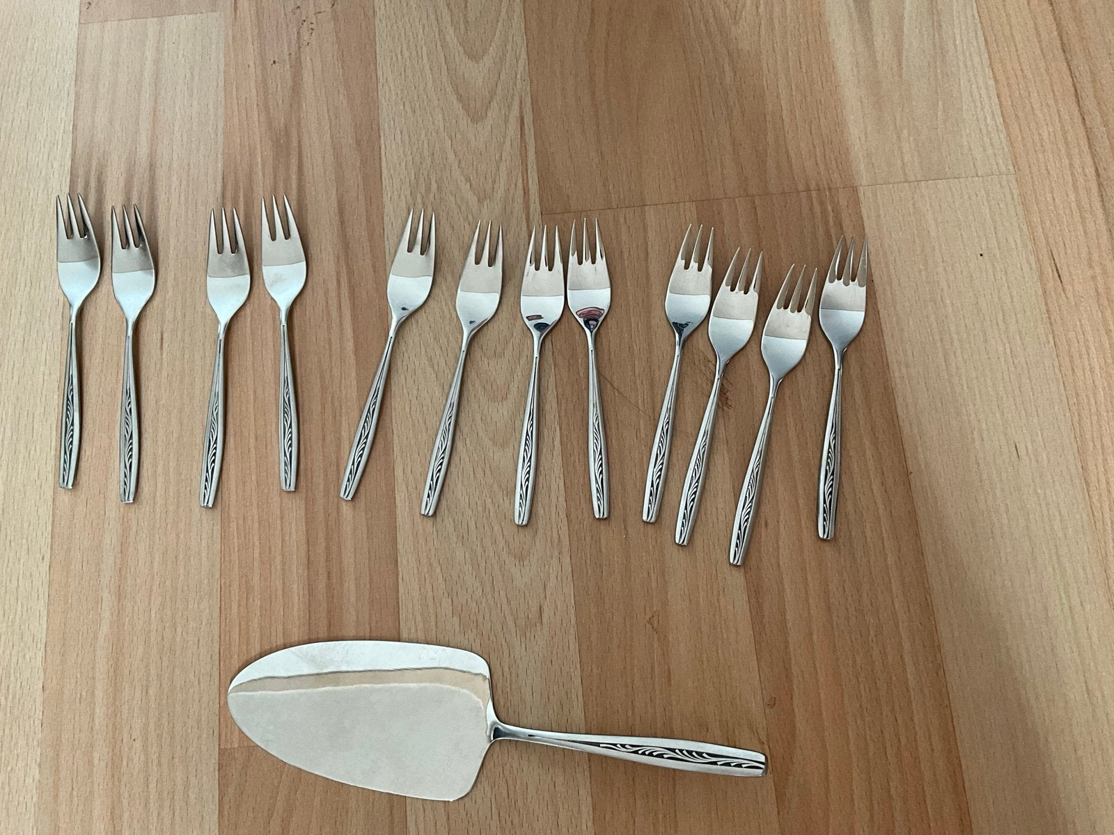 12 gebakvorkjess en Taartschepje van Gero Zilmeta takje 521, Huis en Inrichting, Gebruikt, Gero, Ophalen of Verzenden, Rvs of Chroom