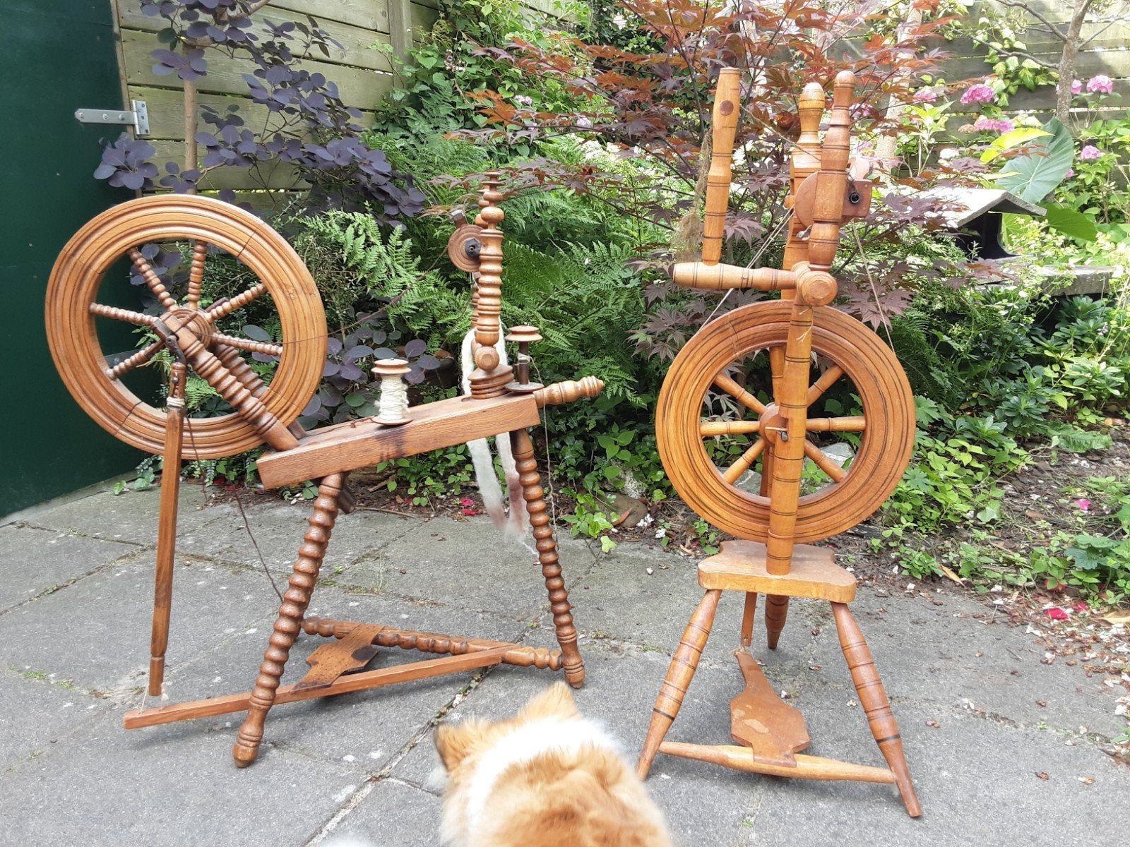 Twee werkende spinnewielen, Hobby en Vrije tijd, Spinnewielen en Spinnen, Ophalen, Spinnewiel