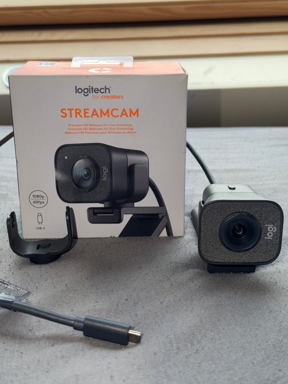 Logitech StreamCam Full HD Webcam voor Streaming, Computers en Software, Webcams, Zo goed als nieuw, Bedraad, Windows, Monitorclip