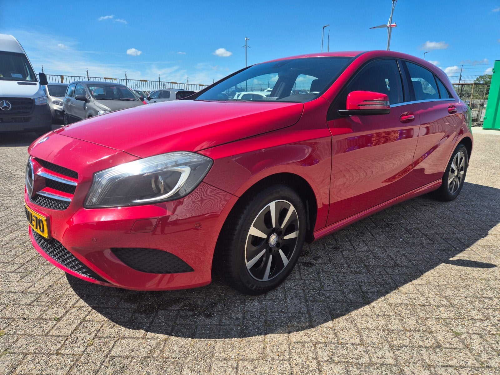 Mercedes-Benz A-Klasse A180 1.6 Blue EFF Aut7 2013 Rood, Auto's, Mercedes-Benz, 4 cilinders, Leder en Stof, 122 pk, 19 km/l