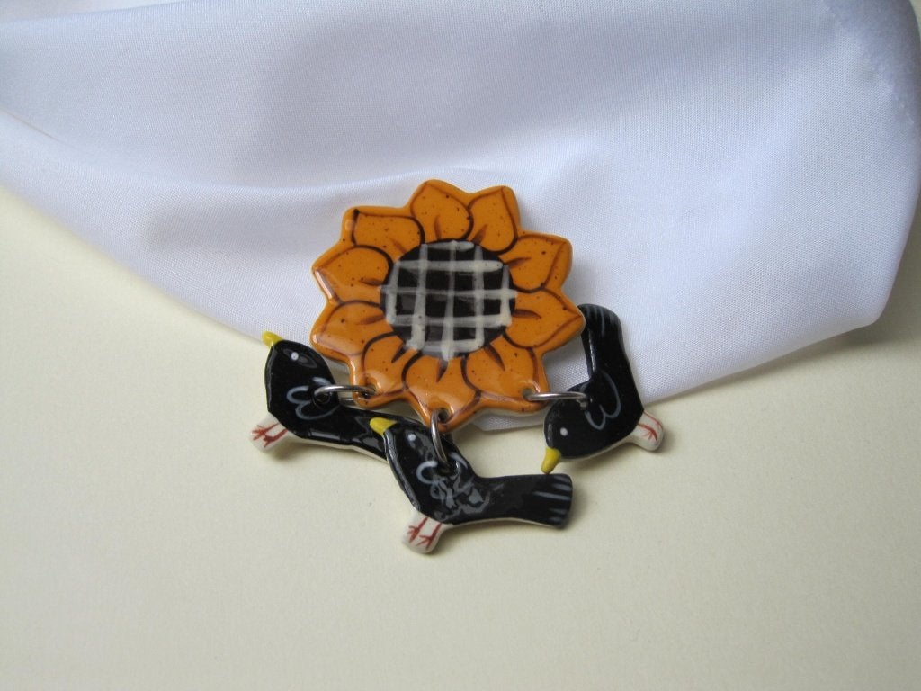 Broche zonnebloem/drie vogel bedels keramiek porselein, Verzenden, Zo goed als nieuw, Overige kleuren, Overige materialen