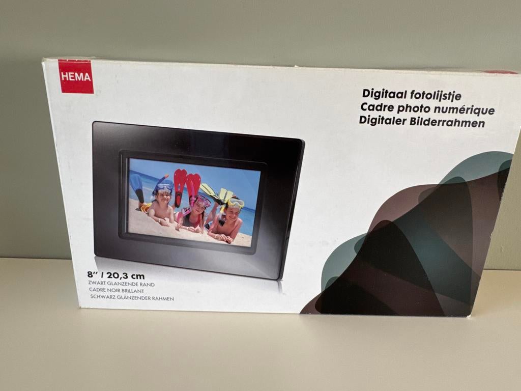 Hema Digitaal Fotolijstje 8 inch / 20,3 cm, Nieuw, Ophalen of Verzenden, Minder dan 1 GB, Film