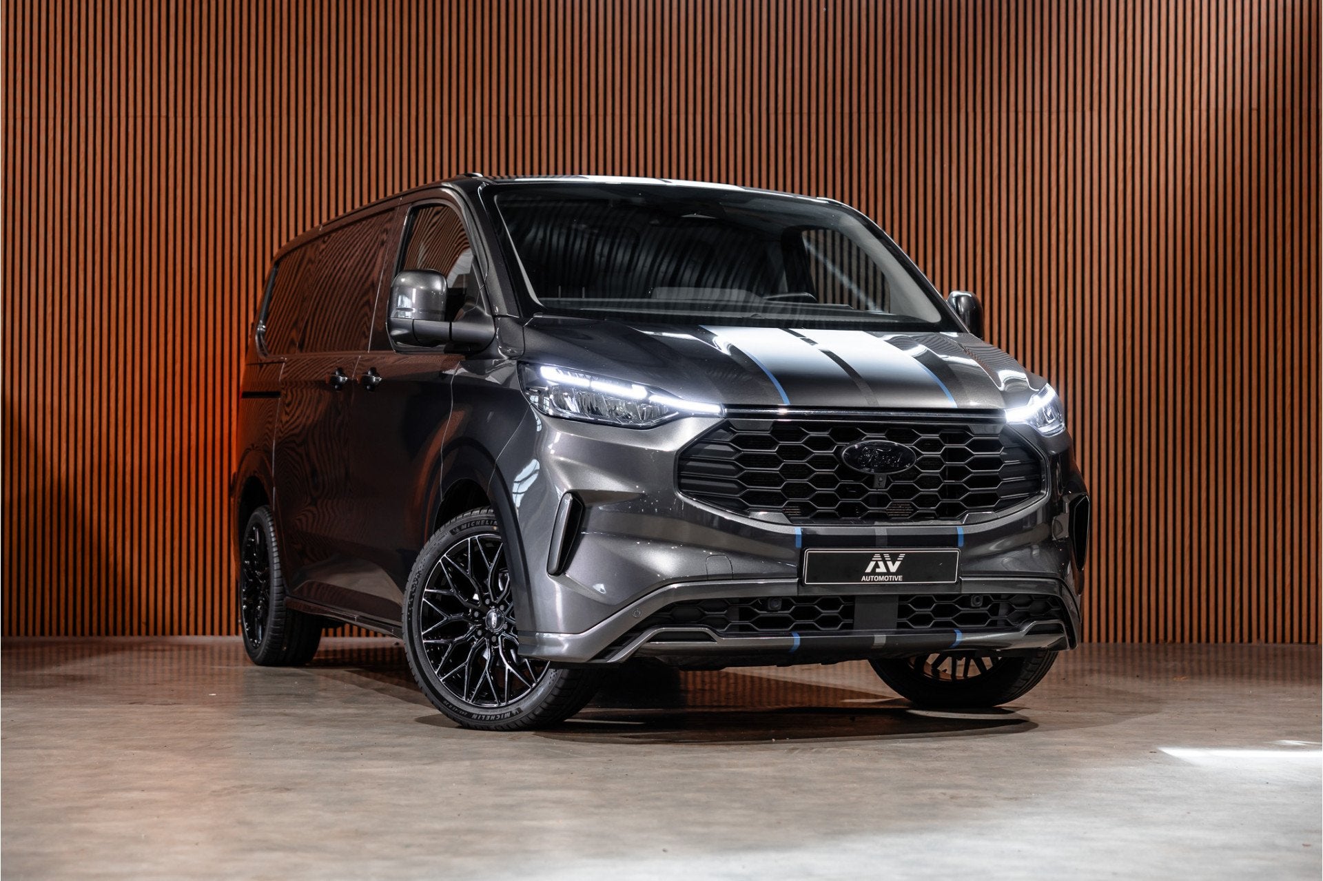 Ford Transit Custom 320 2.0 TDCI 170 PK Sport AWD | ACC | 36, Auto's, Automaat, Dealer onderhouden, Gebruikt, 4 cilinders