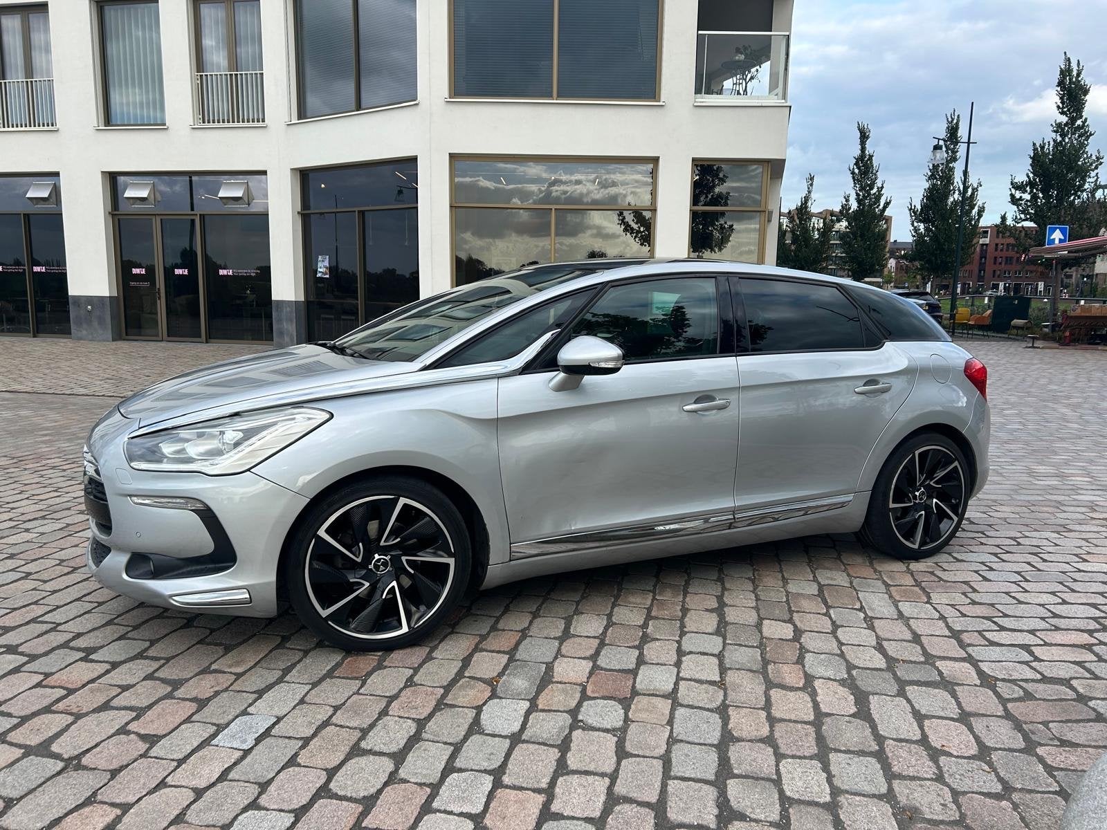 Citroën DS5 1.6 THP 115KW AUT 2012 Grijs, Auto's, Parkeerassistent, Zwart, 75 €/maand, Particulier