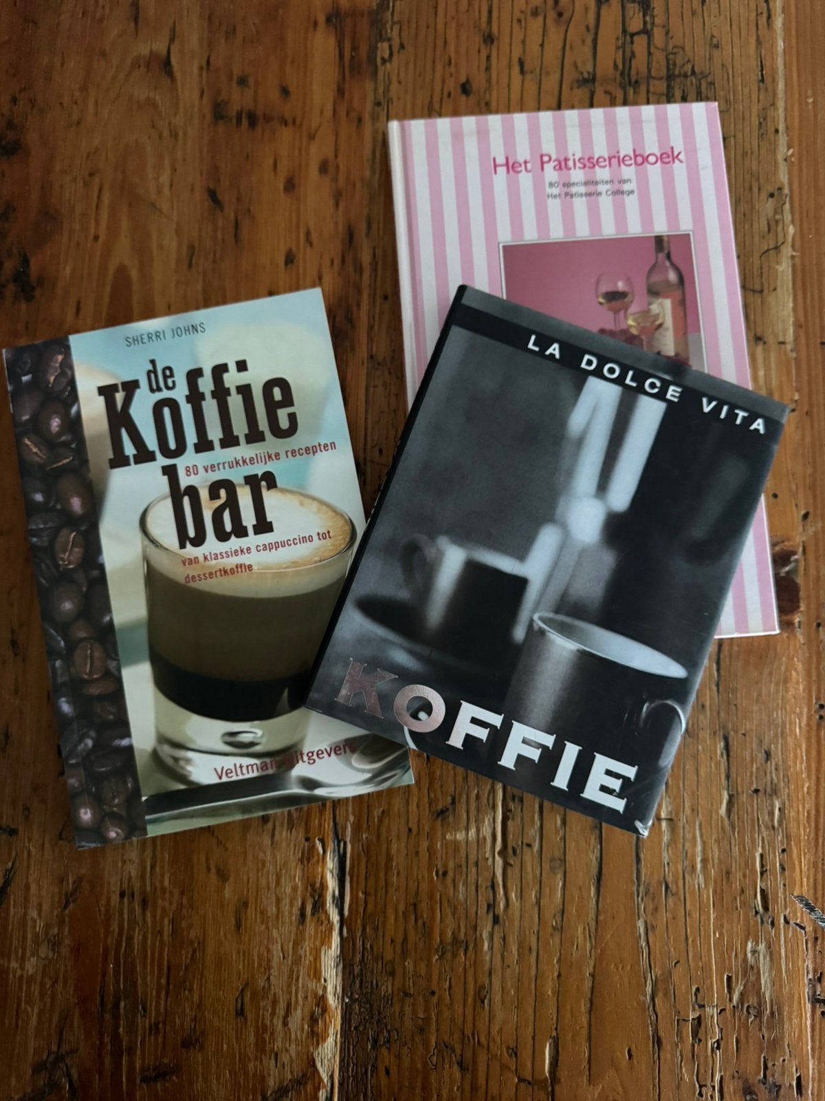 3 boeken over koffie en patisserie, Boeken, Ophalen of Verzenden, Zo goed als nieuw, Nederland en België