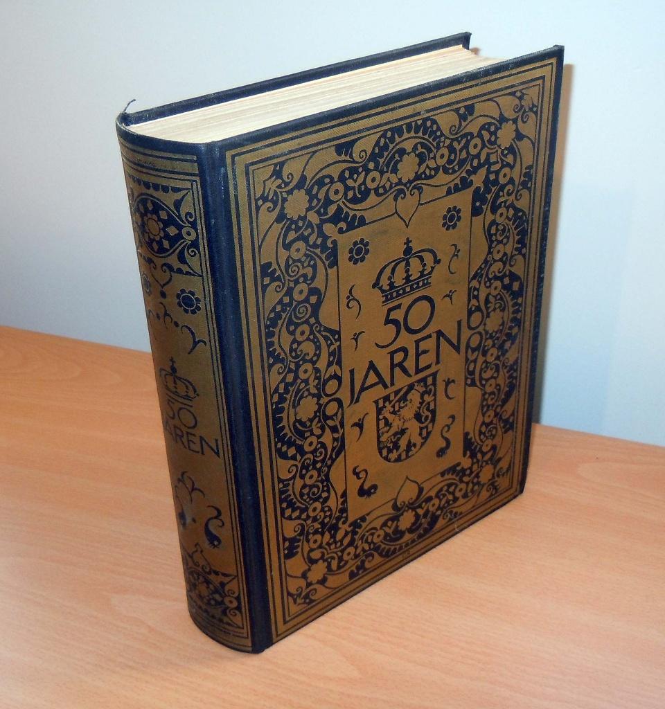 50 jaren 1898-1948. Officieel gedenkboek Wilhelmina, Ophalen of Verzenden, Zo goed als nieuw, Nederland, Tijdschrift of Boek