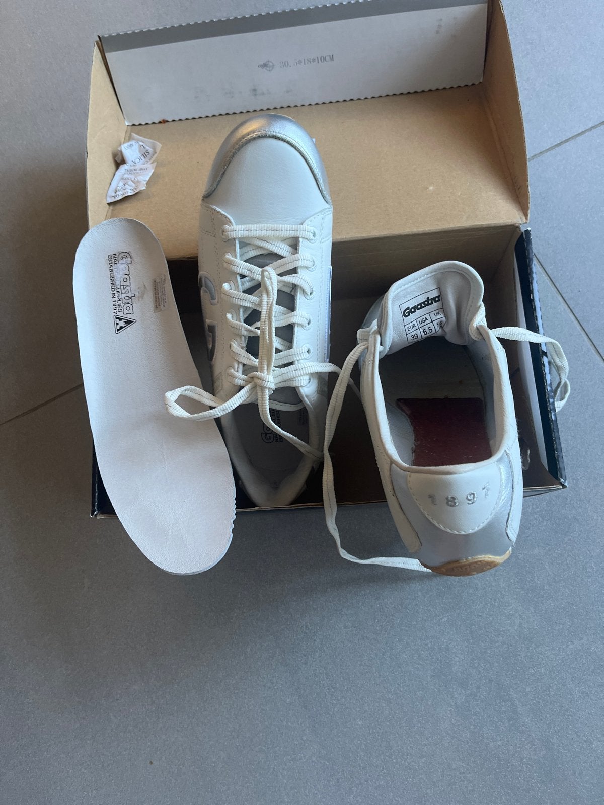 Gaastra sneakers wit/zilver maat 39, valt 1 maat kleiner, Kleding | Dames, Schoenen, Ophalen, Zo goed als nieuw, Wit, Sneakers of Gympen