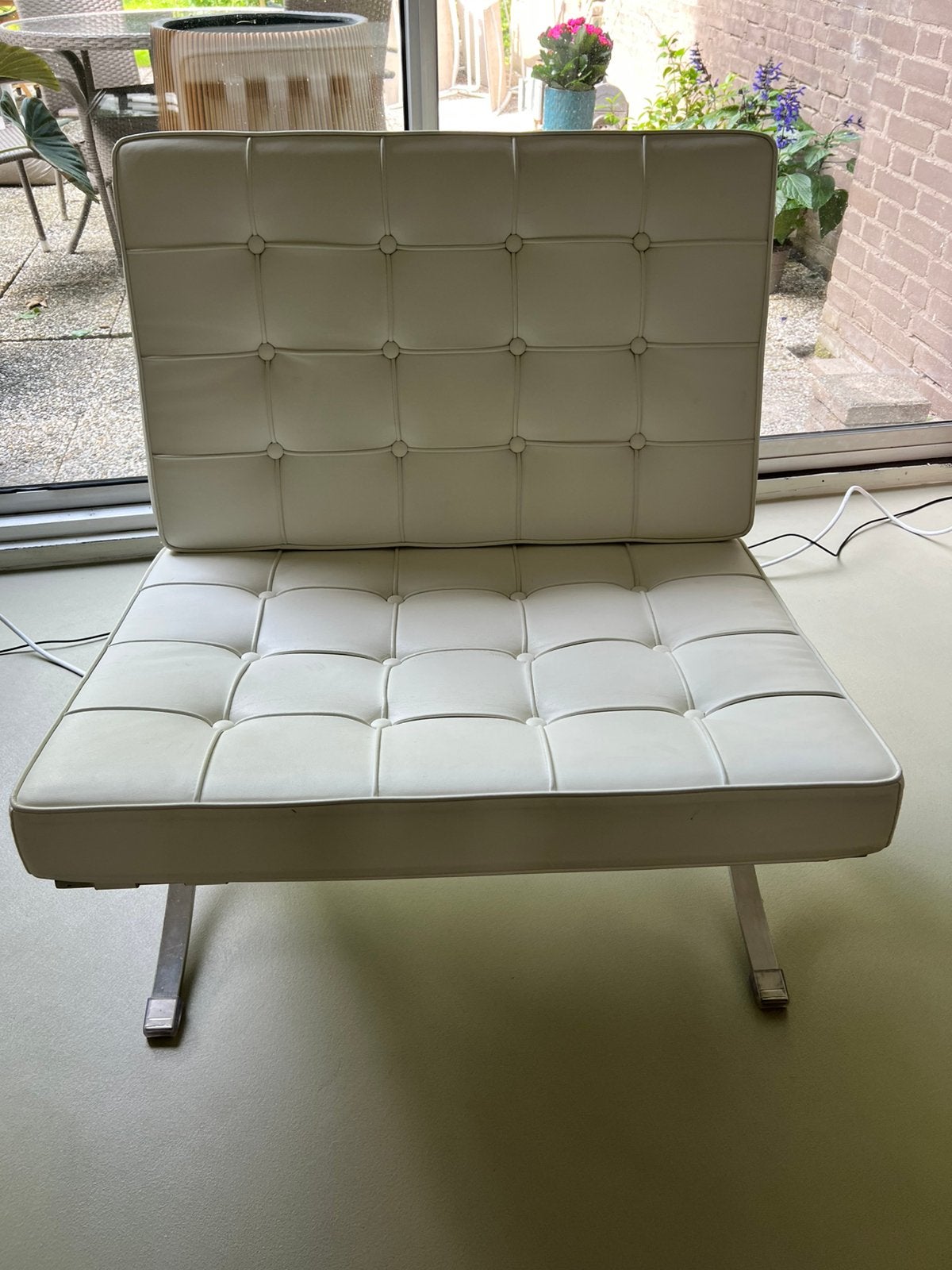 2 Design fauteuil, wit leer, Barcelona stijl, Huis en Inrichting, Ophalen, Gebruikt, Twee, Wit