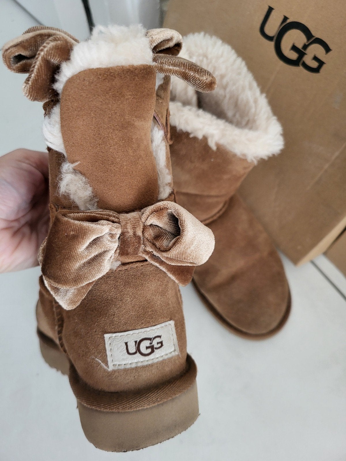 UGG W Bailey Bow Velvet Ribbon Laarzen Maat 36, Kleding | Dames, UGG, Bruin, Lage of Enkellaarzen, Ophalen of Verzenden