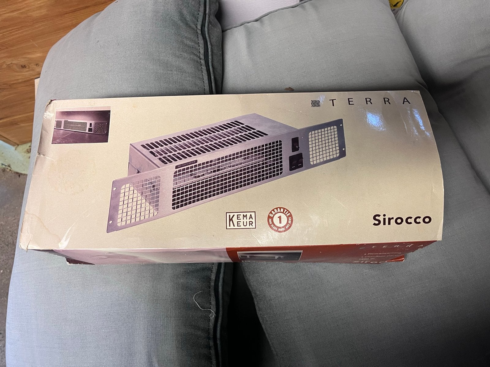 Plintverwarming - Nieuw in doos, Minder dan 30 cm, Radiator, Nieuw, Ophalen of Verzenden