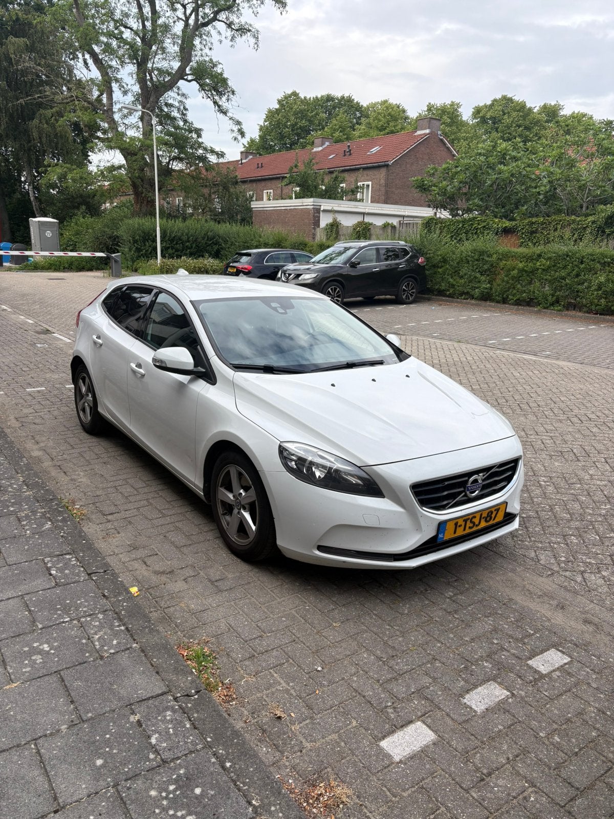 Volvo V40 D2 1.6 Powershift 2014 Wit, Euro 5, Stof, Zwart, 4 cilinders