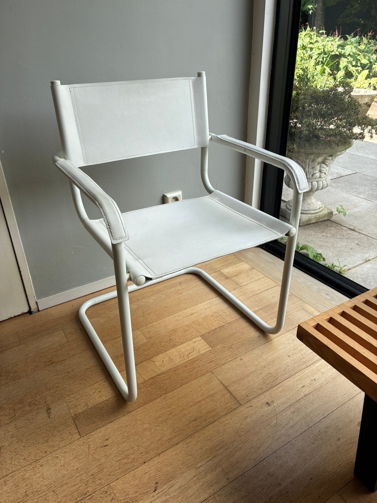 2 Bauhaus design stoelen Mart Stam buisframe wit leer, Ophalen, Gebruikt, Twee, Wit