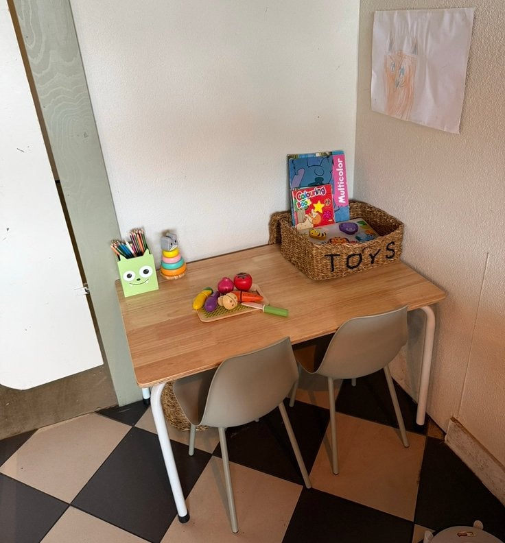Kinderhoekje, kindertafel, kinderstoeltjes, Ophalen, Zo goed als nieuw, Tafel(s) en Stoel(en)
