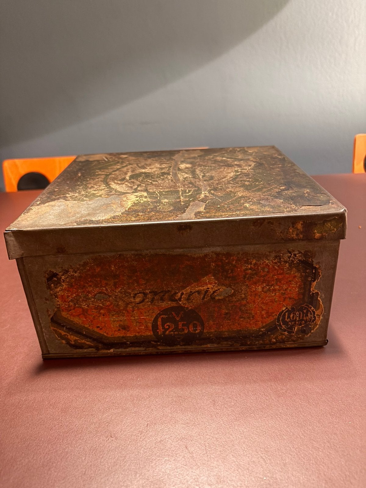 Antiek patina metaal verweerd koekblik Verkade mei 1939, Ophalen of Verzenden, Gebruikt, Koek(jes), Verkade