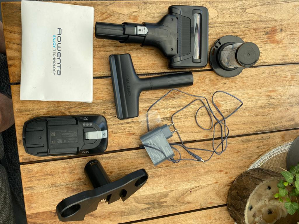 Rowenta Steelstofzuiger met accessoires en oplader, Rowenta, Draadloos, Ophalen of Verzenden, Zo goed als nieuw