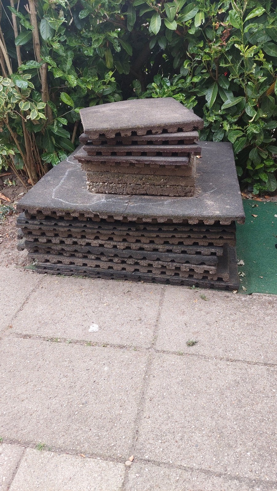 Rubberen terrastegels voor tuin of speelplaats, Ophalen