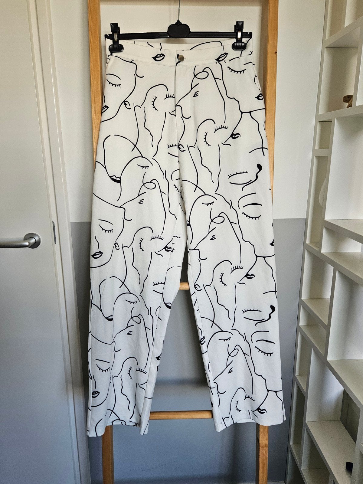 Shein broek met gezichtsprint - Maat L (40/42), Maat 38/40 (M), Wit, Ophalen of Verzenden, SHEIN