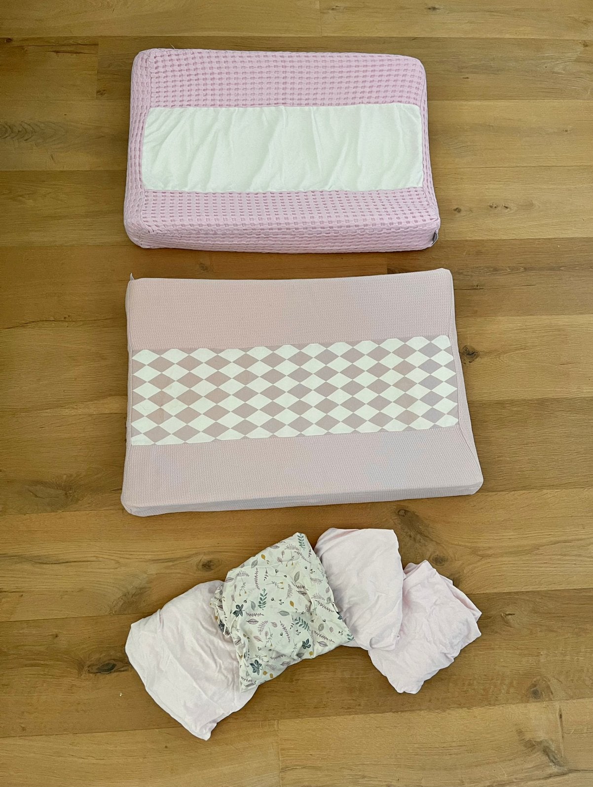 🌸 2 Aankleedkussens + 6 leuke merkhoezen 🌸, Kinderen en Baby's, Ophalen, Gebruikt, Aankleedkussen, Hema