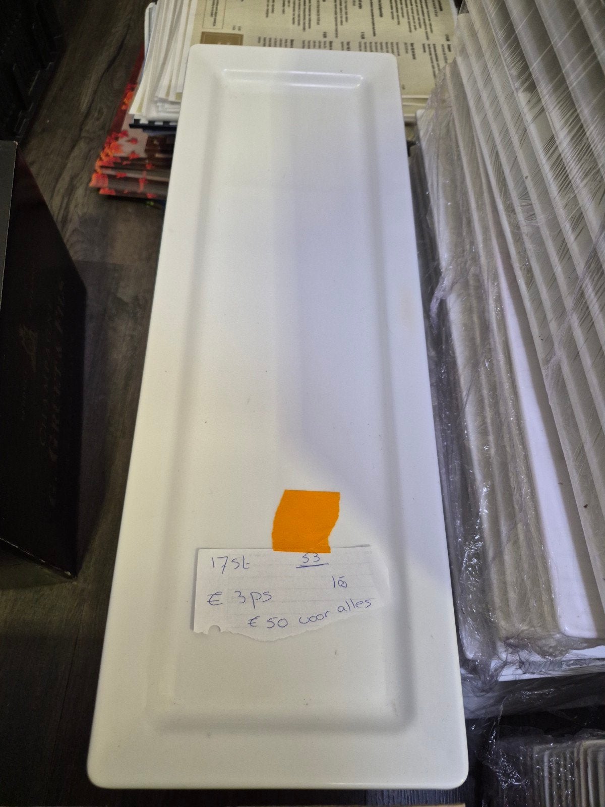 17 Witte hard plastic borden/serveerschalen, Ophalen, Overige stijlen, Bord(en)