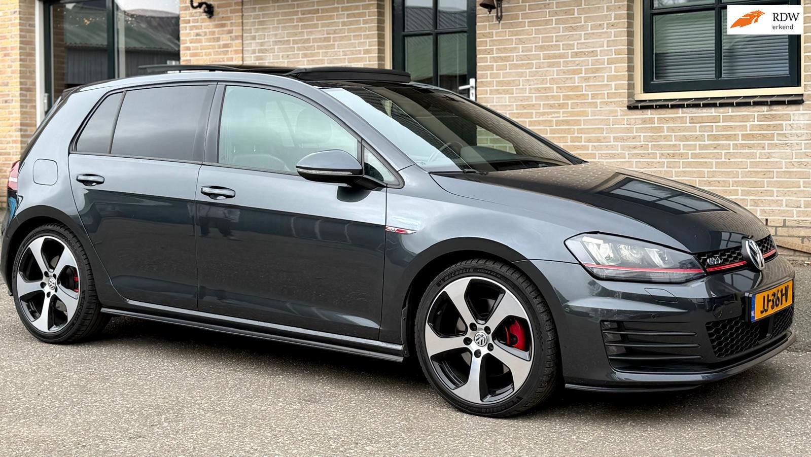 Volkswagen Golf 2.0 TSI GTI 310PK DSG |PANO| ACC|| LEDER, Gebruikt, 4 cilinders, 1984 cc, Zwart