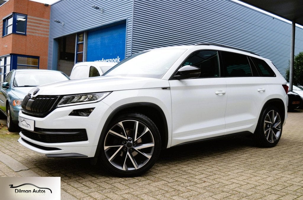 Skoda Kodiaq 1.5 TSI Sportline Business 7p|Camera|Navi|Pano!, Auto's, Skoda, 1525 kg, 4 cilinders, 7 stoelen, Wit
