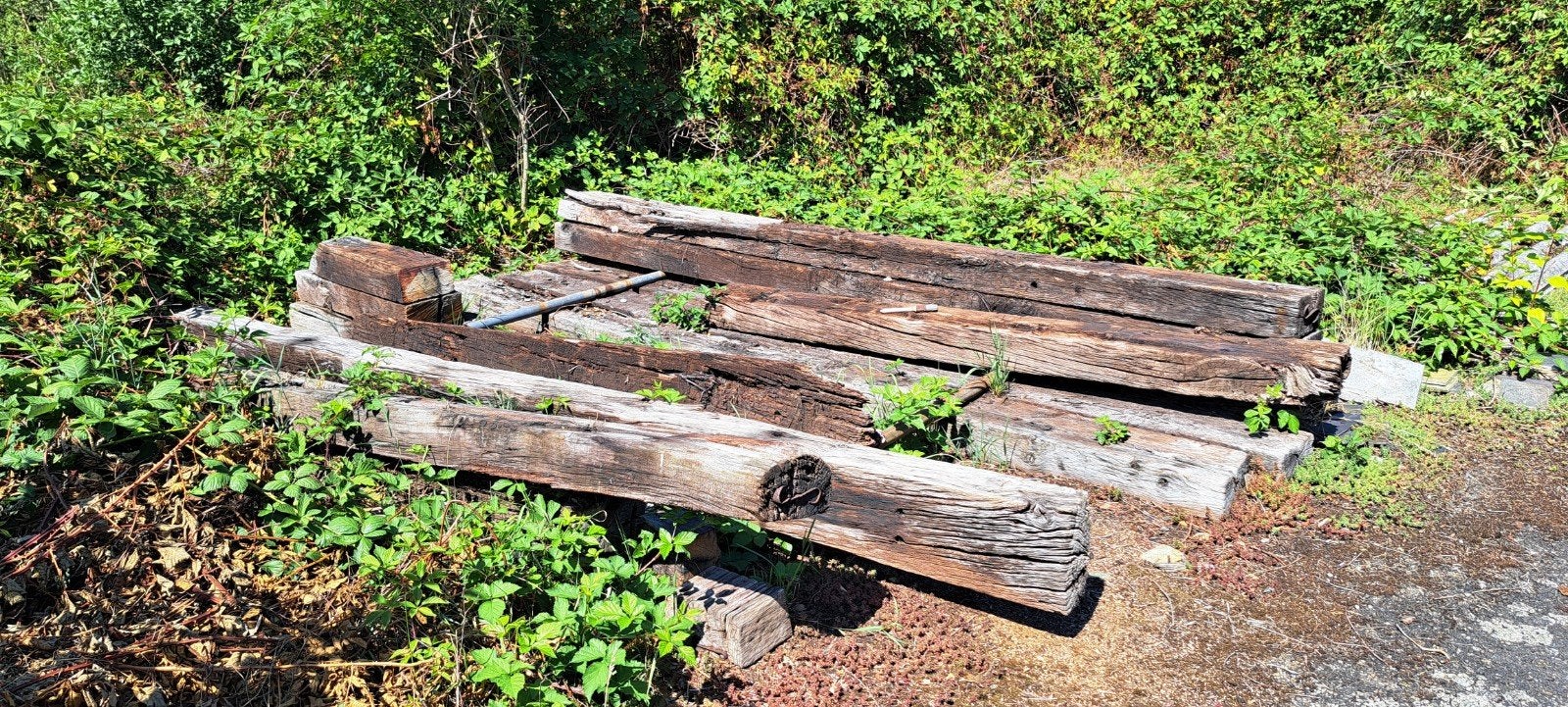 Gratis af te halen: Partij gebruikte spoorbielzen, Tuin en Terras, Bielzen en Borders, Ophalen, Gebruikt, Hout, Biels