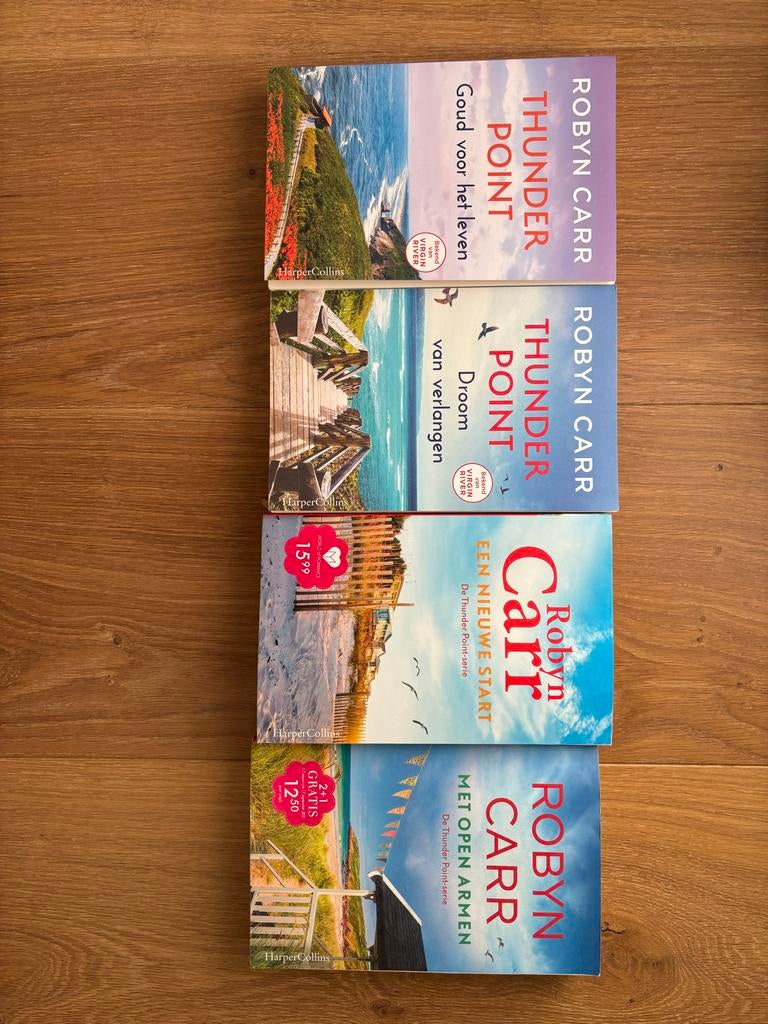 Set van 4 boeken uit de Thunder Point serie van Robyn Carr, Ophalen of Verzenden, Gelezen, Nederland