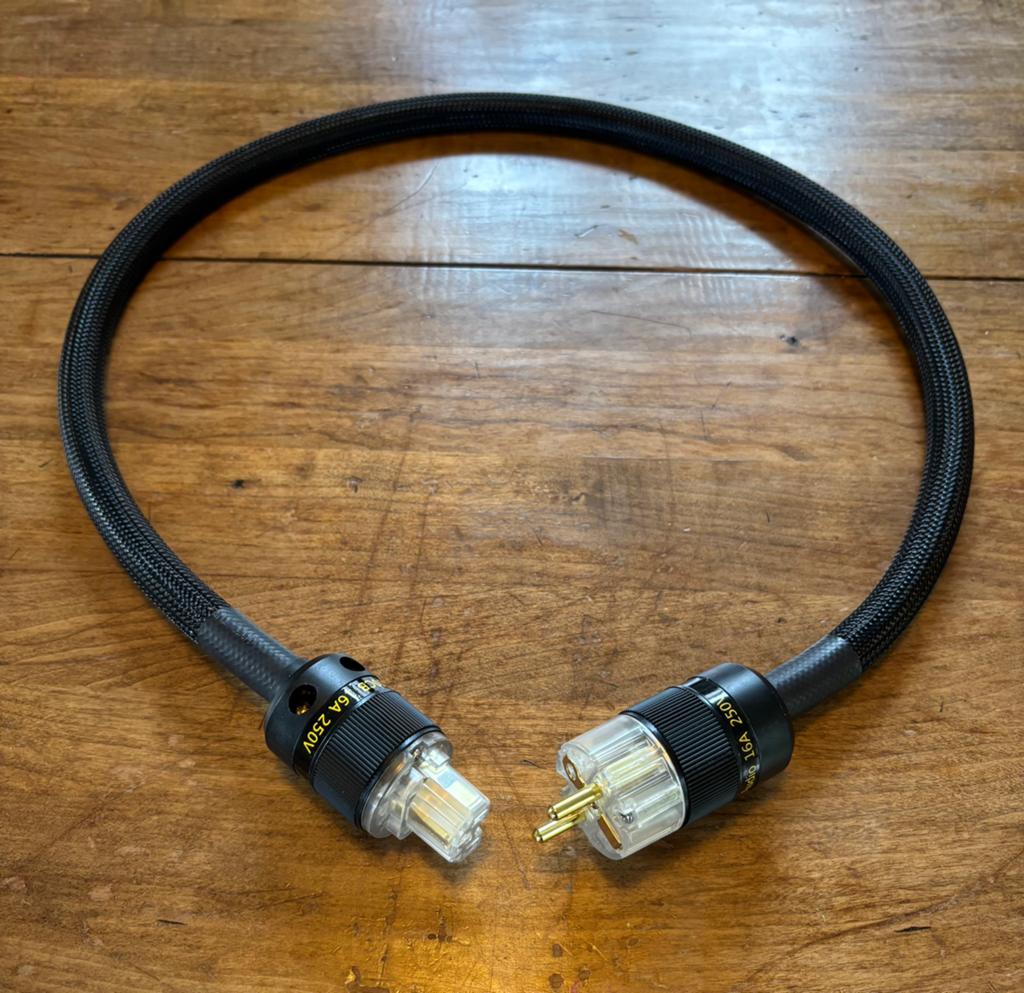 Audiofiele stroomkabel 1 meter, perfecte staat,Hifi-netsnoer, Ophalen of Verzenden, Zo goed als nieuw, Minder dan 2 meter, Overige kabels