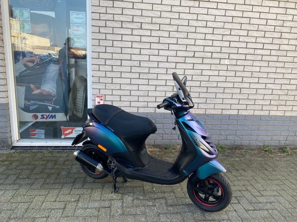 DIKKE PIAGGIO ZIP SP 45KM BROM MAT CAMELEON BJ2021 4000KM MA, PIAGGIO, Onbekend, Onbekend